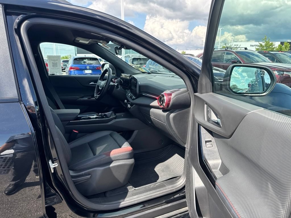 Used 2025 Chevrolet Equinox RS AWD/4WD image 14