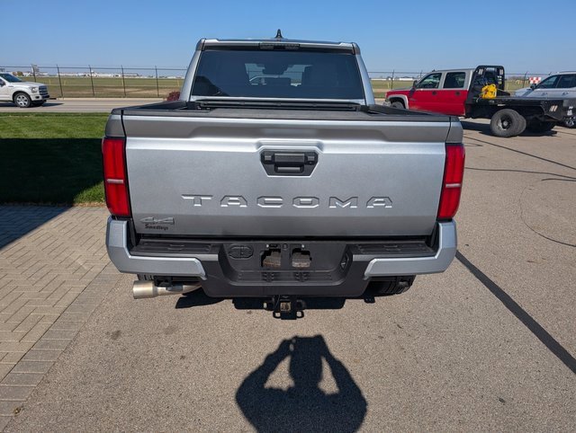 Used 2025 Toyota Tacoma TRD Sport image 9