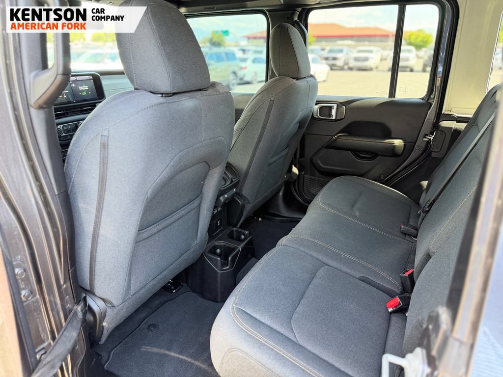 Used 2026 Jeep Wrangler Unlimited Sahara AWD/4WD image 30
