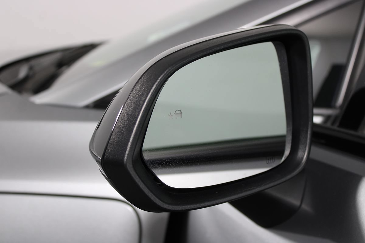 Used 2024 Chevrolet Equinox EV RS FWD image 21