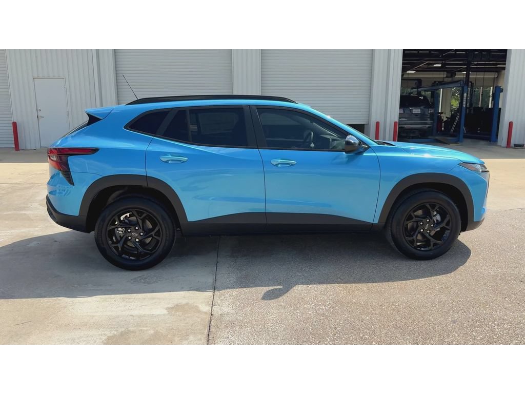 New 2026 Chevrolet Trax LT w/ Midnight Edition FWD image 9