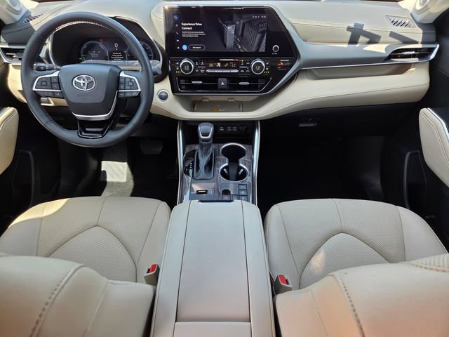 Used 2024 Toyota Highlander Limited AWD/4WD image 17