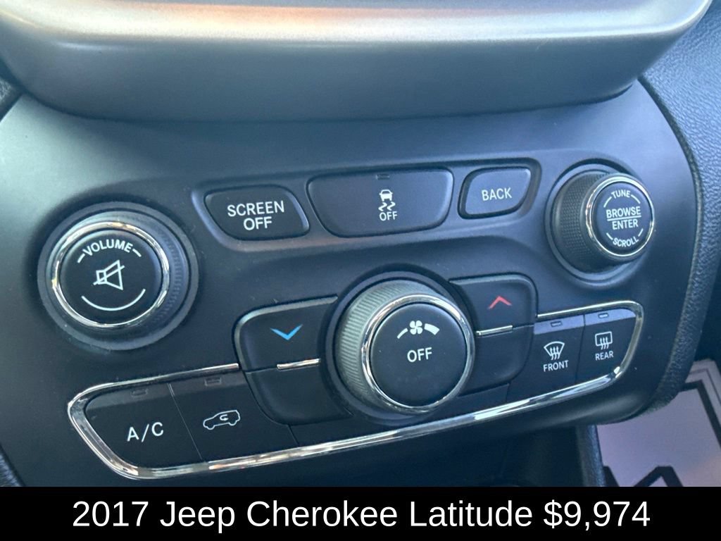 Used 2017 Jeep Cherokee Latitude FWD image 27