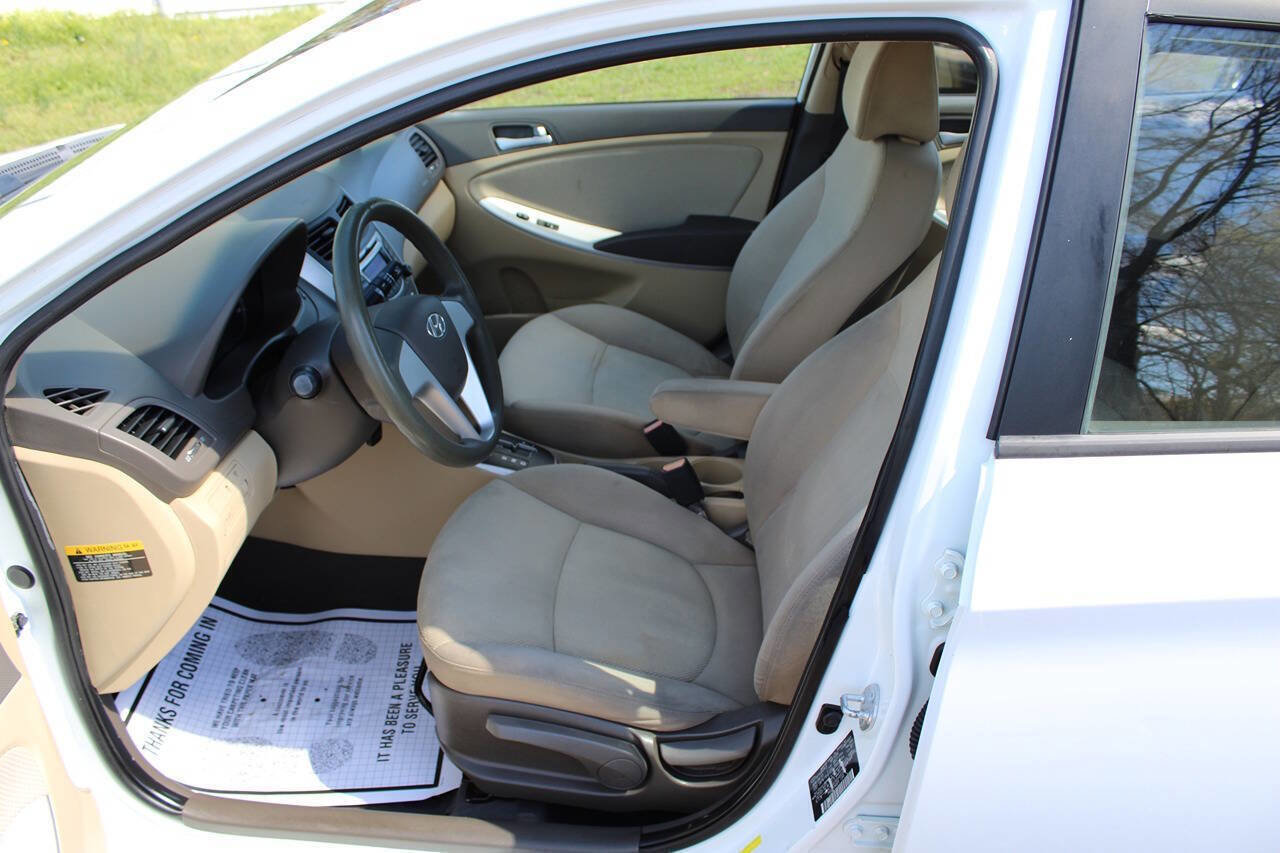 Used 2013 Hyundai Accent GLS image 15