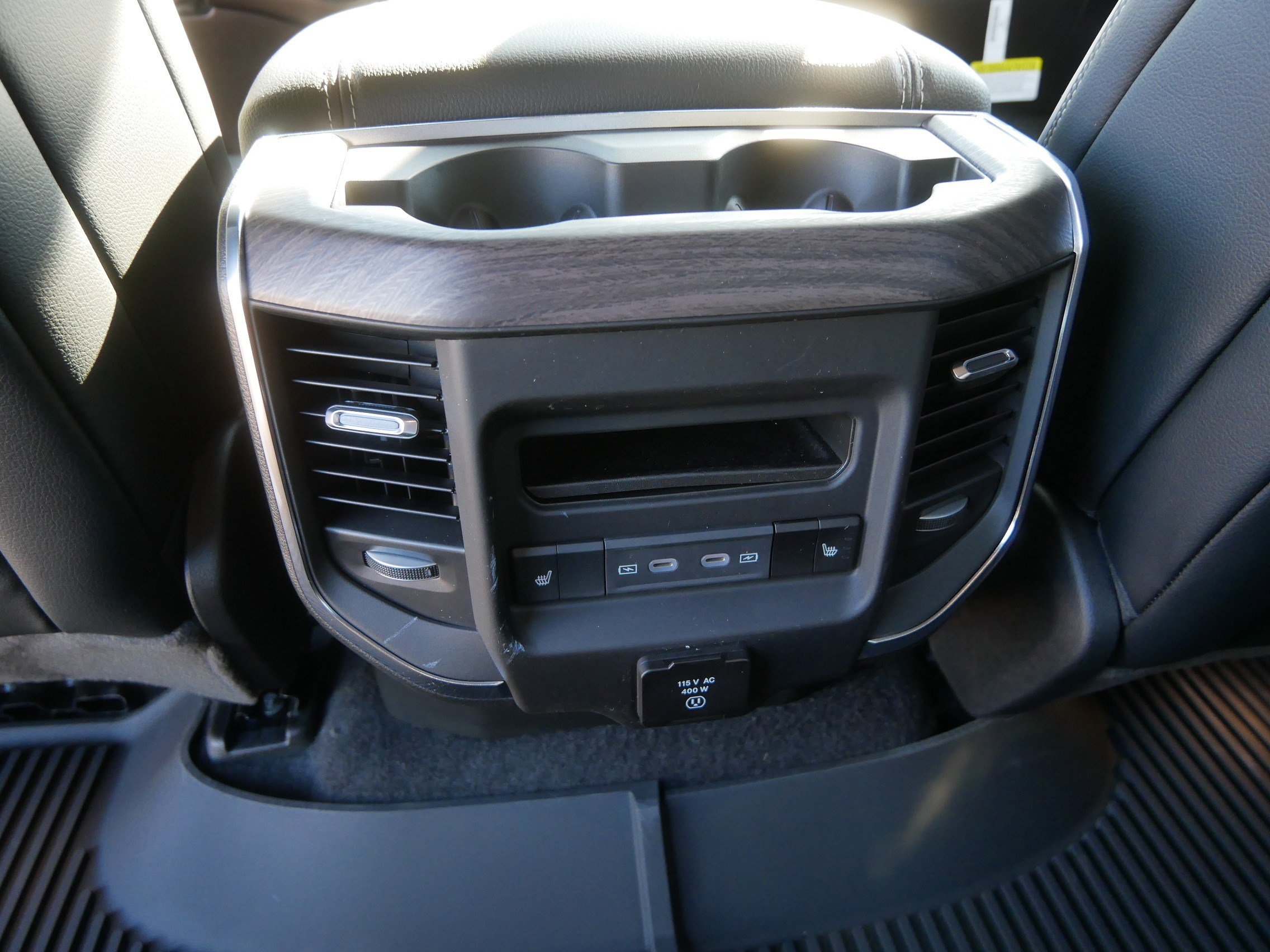 New 2026 RAM 1500 Laramie AWD/4WD image 7