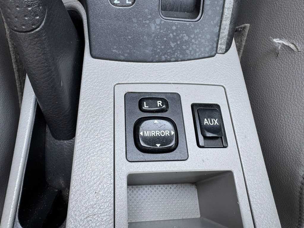Used 2011 Toyota RAV4 Limited AWD/4WD image 30