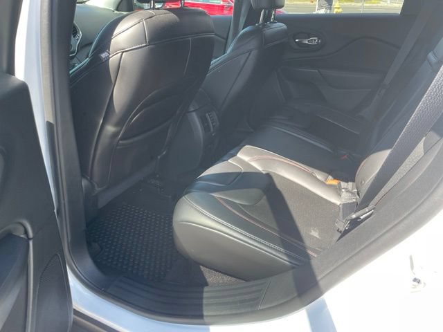 Used 2019 Jeep Cherokee Trailhawk w/ Comfort/Convenience Group AWD/4WD image 28