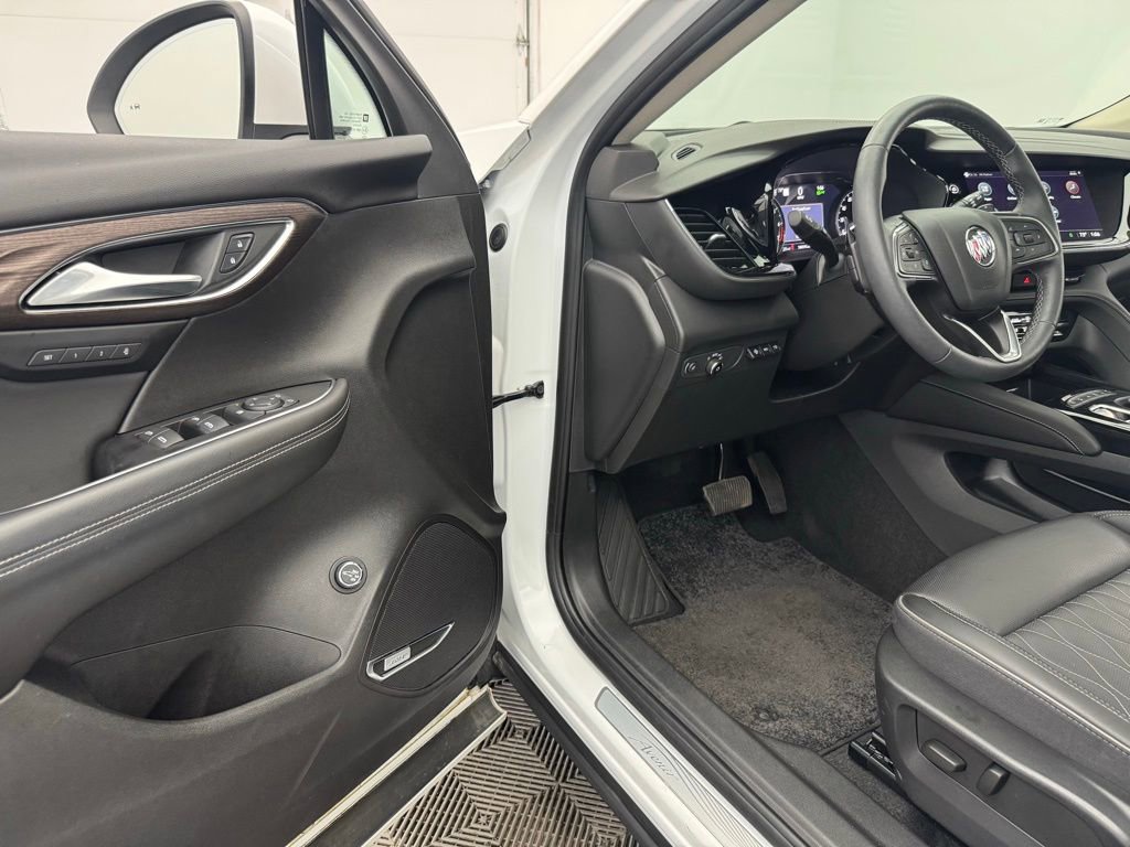 Used 2023 Buick Envision Avenir image 19