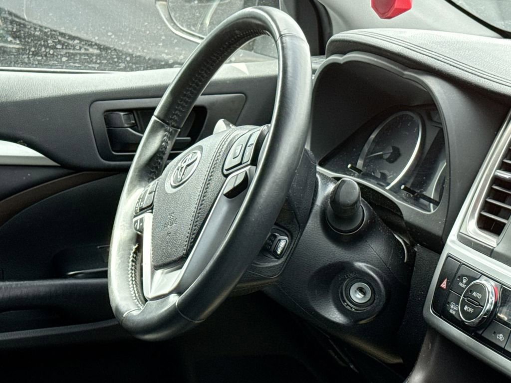 Used 2019 Toyota Highlander Plus image 11
