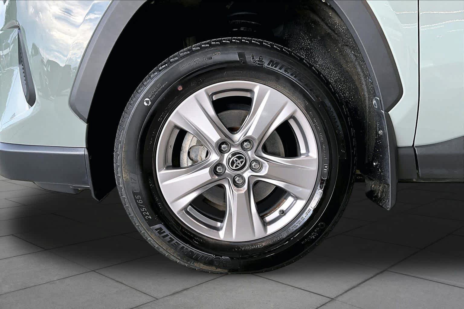 Used 2022 Toyota RAV4 XLE w/ Convenience Package FWD image 10