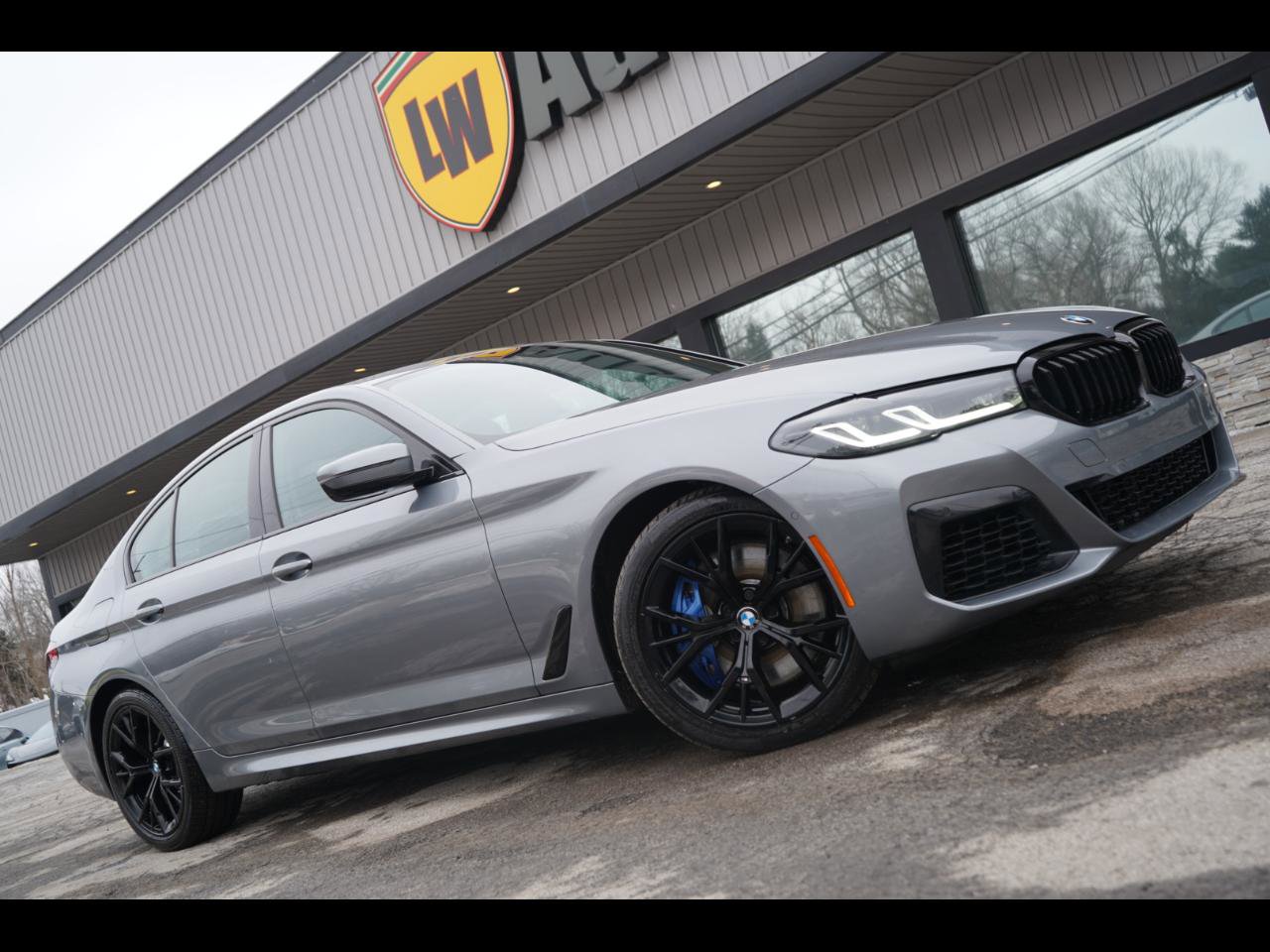 Used 2023 BMW 540i xDrive w/ M Sport Package image 1
