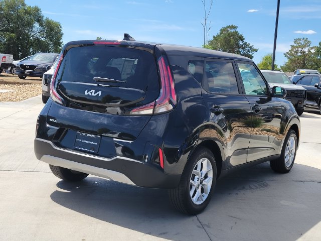 Certified 2025 Kia Soul LX w/ LX Technology Package FWD image 5