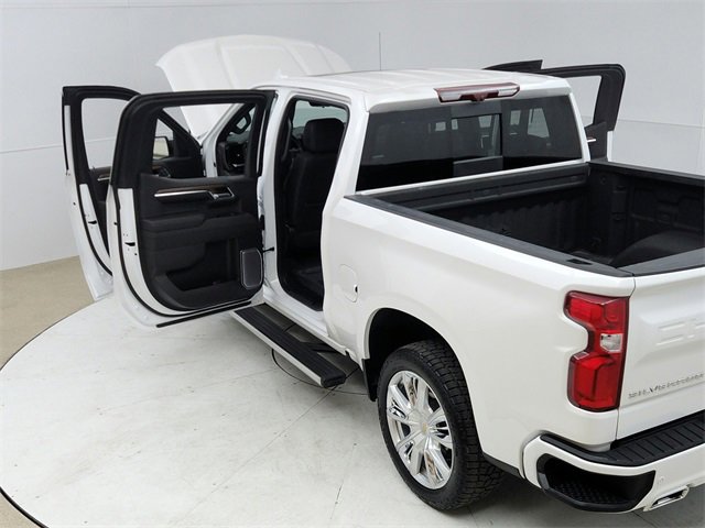 Used 2022 Chevrolet Silverado 1500 High Country w/ Technology Package image 23