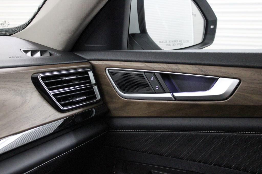 Used 2024 Volkswagen Atlas SE w/ Black Wheel Package FWD image 37