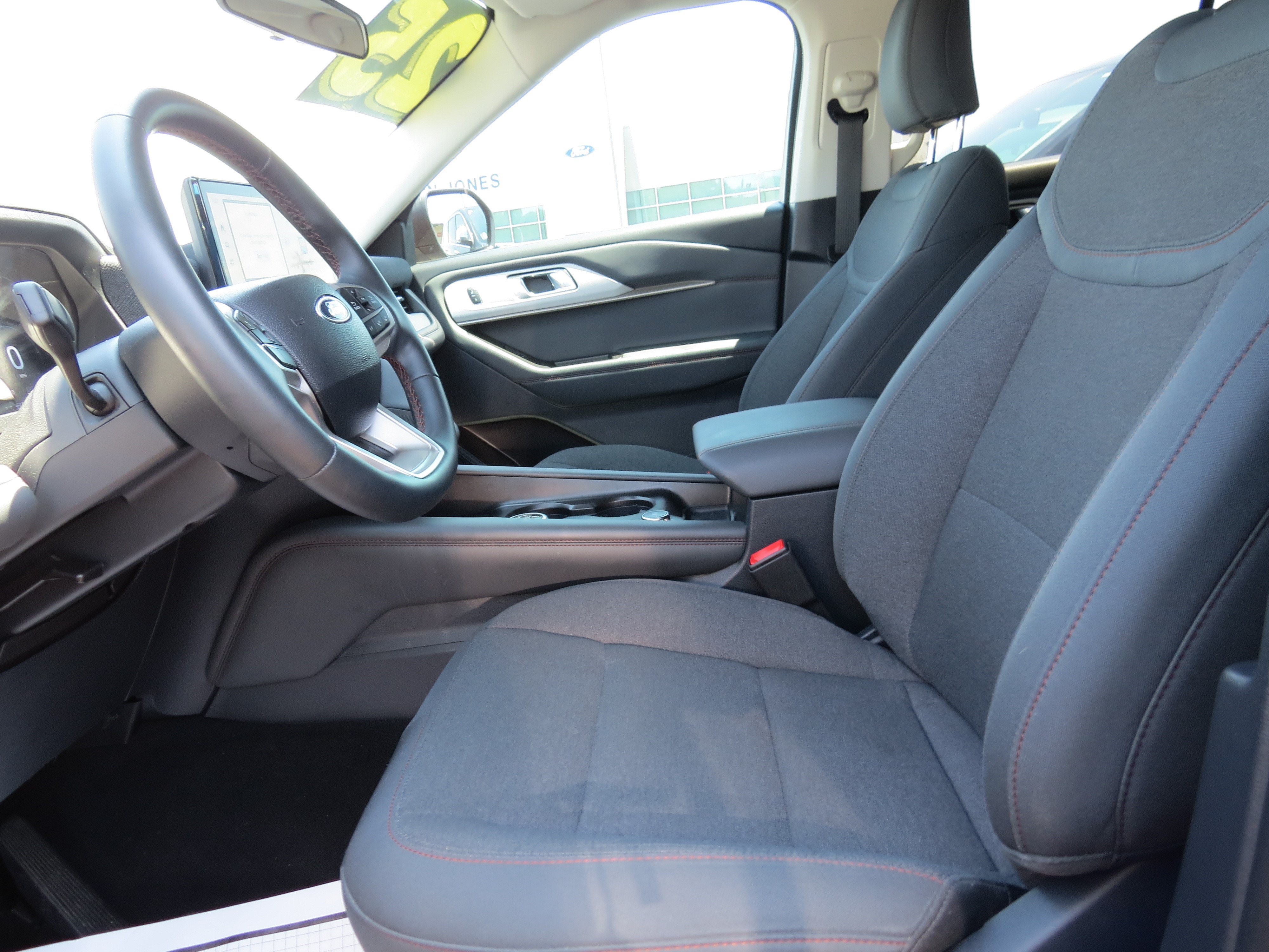 Used 2025 Ford Explorer Active RWD image 15
