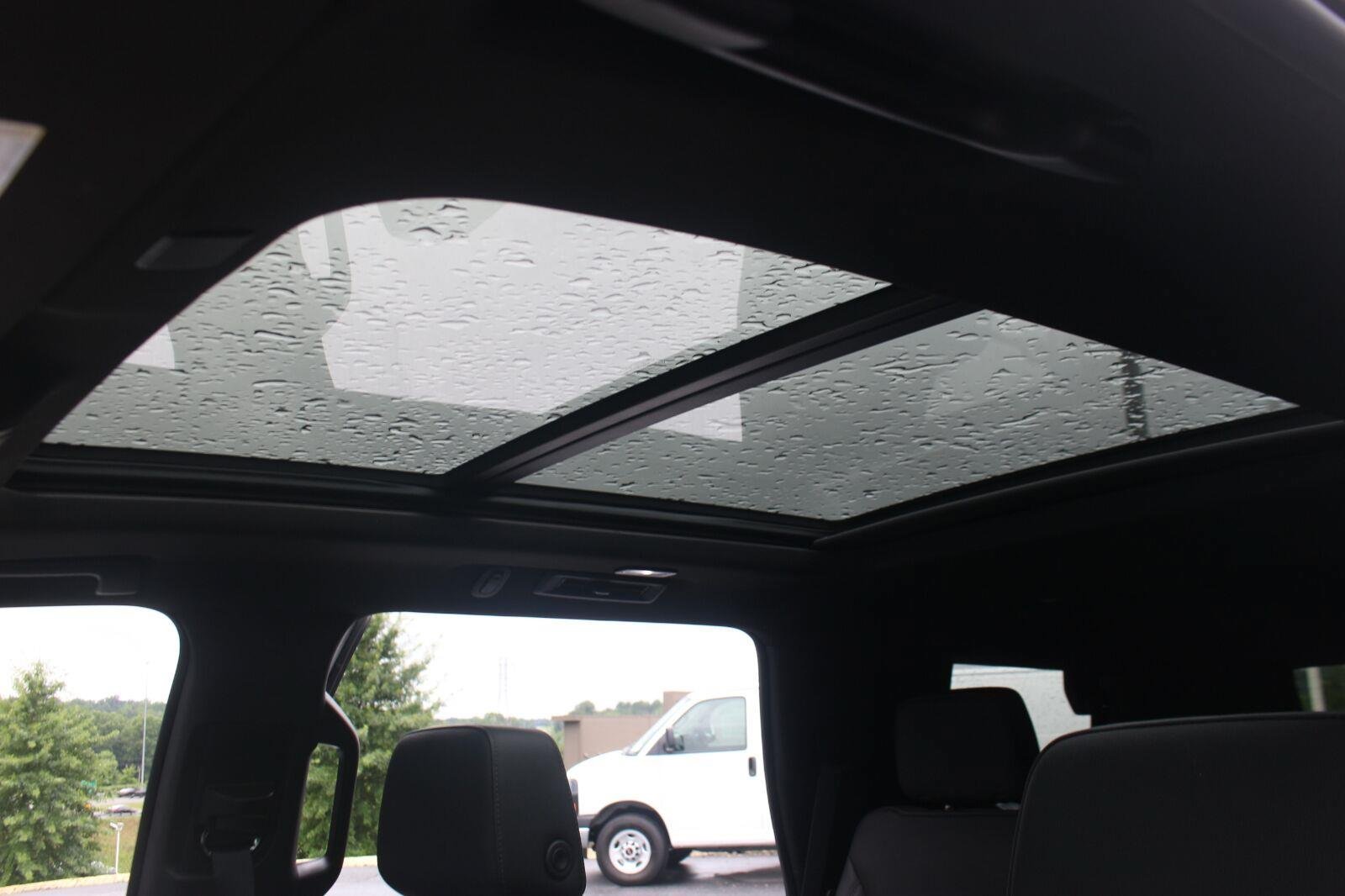 Used 2024 Chevrolet Tahoe Z71 w/ Luxury Package AWD/4WD image 35
