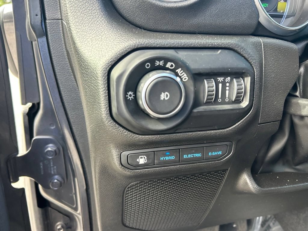 Used 2022 Jeep Wrangler Unlimited Sahara w/ Safety Group AWD/4WD image 39
