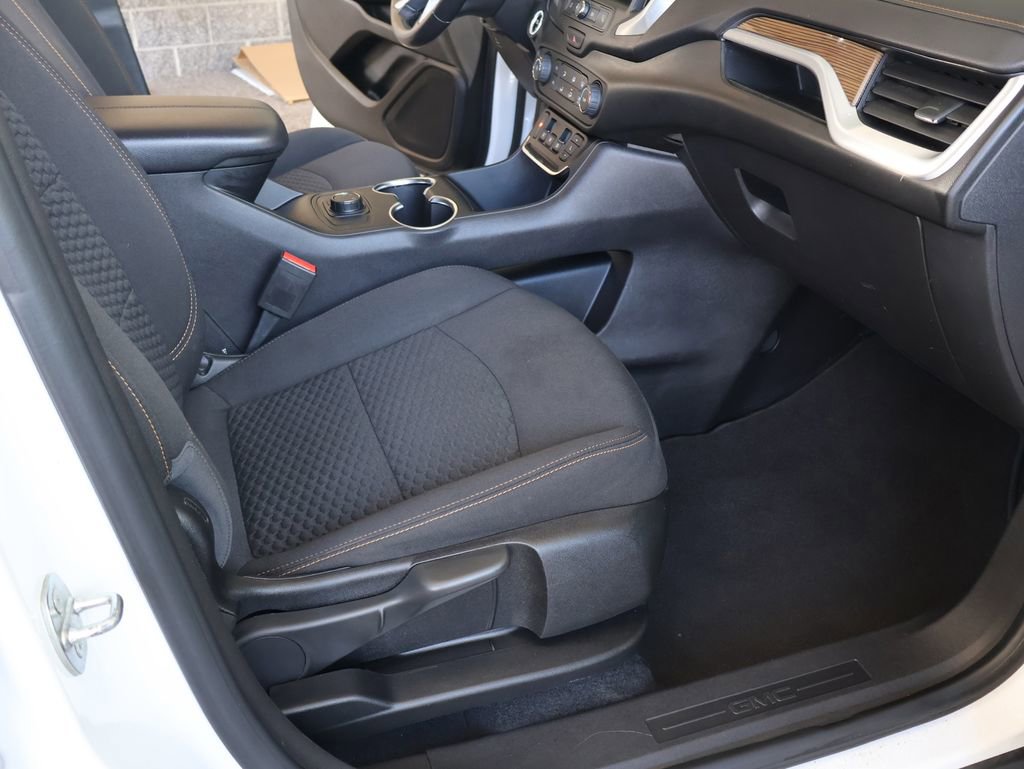 Used 2020 GMC Terrain SLE w/ Elevation Edition image 27