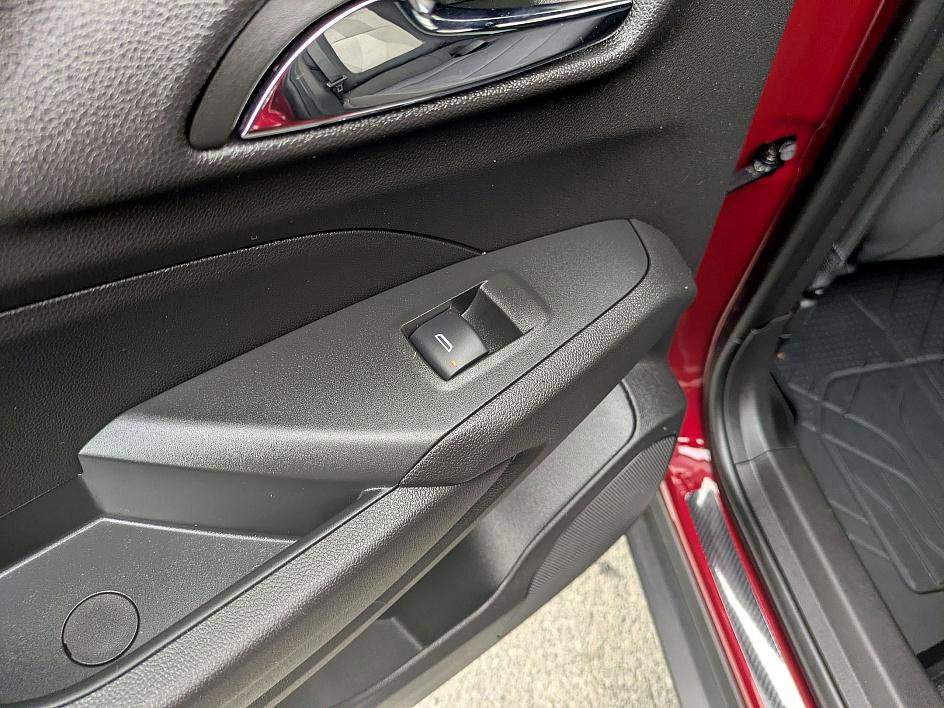 Certified 2025 Chevrolet Trax RS w/ Sunroof Package image 27