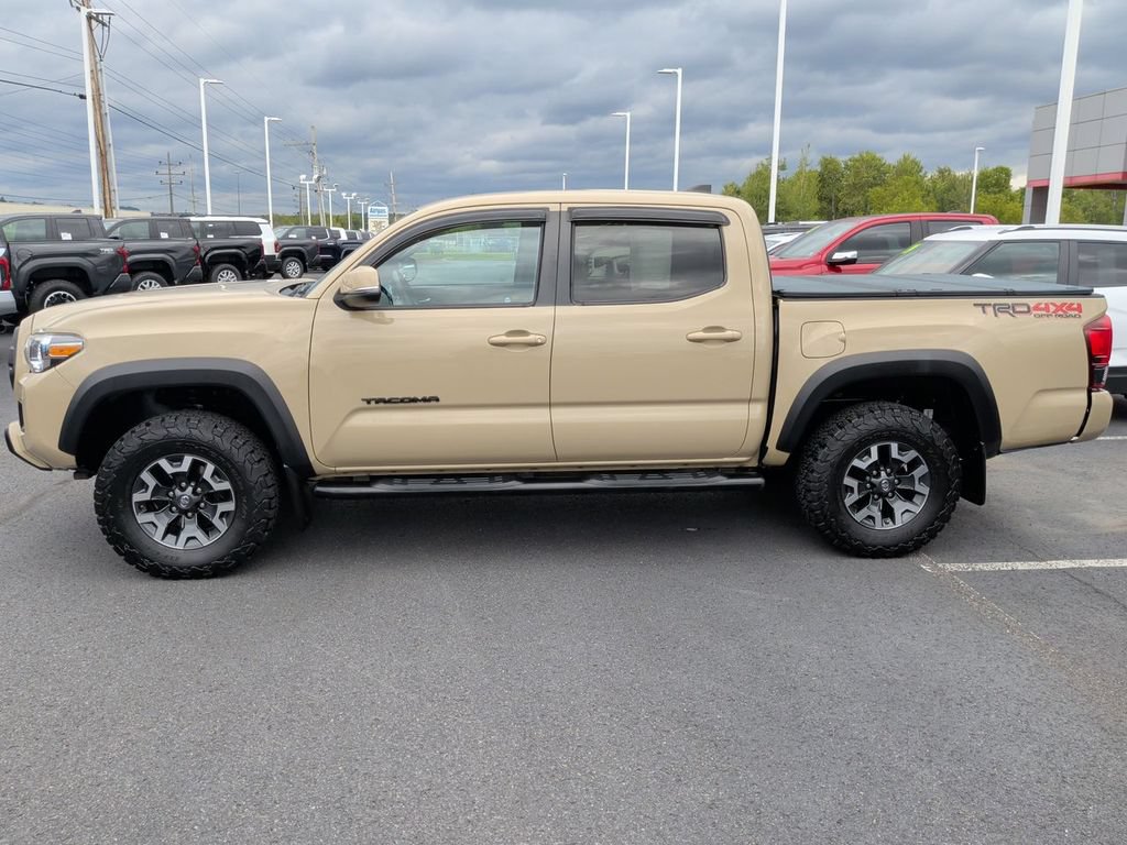 Used 2019 Toyota Tacoma TRD Off-Road AWD/4WD image 5
