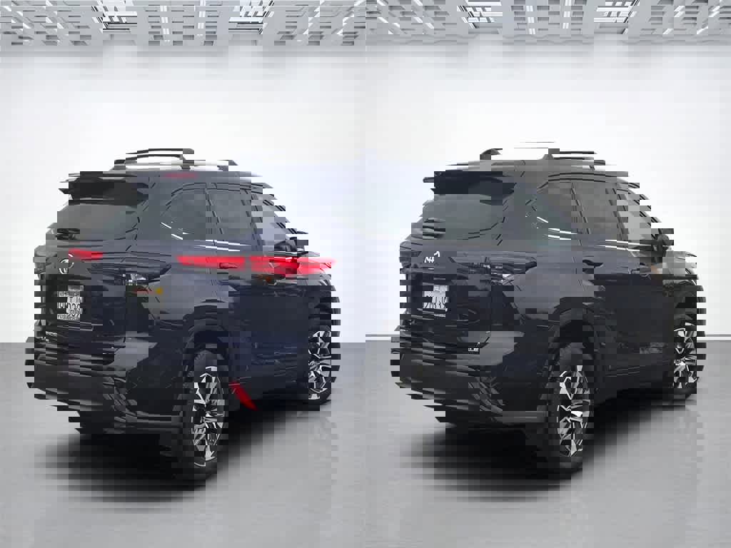 Used 2023 Toyota Highlander XLE image 6