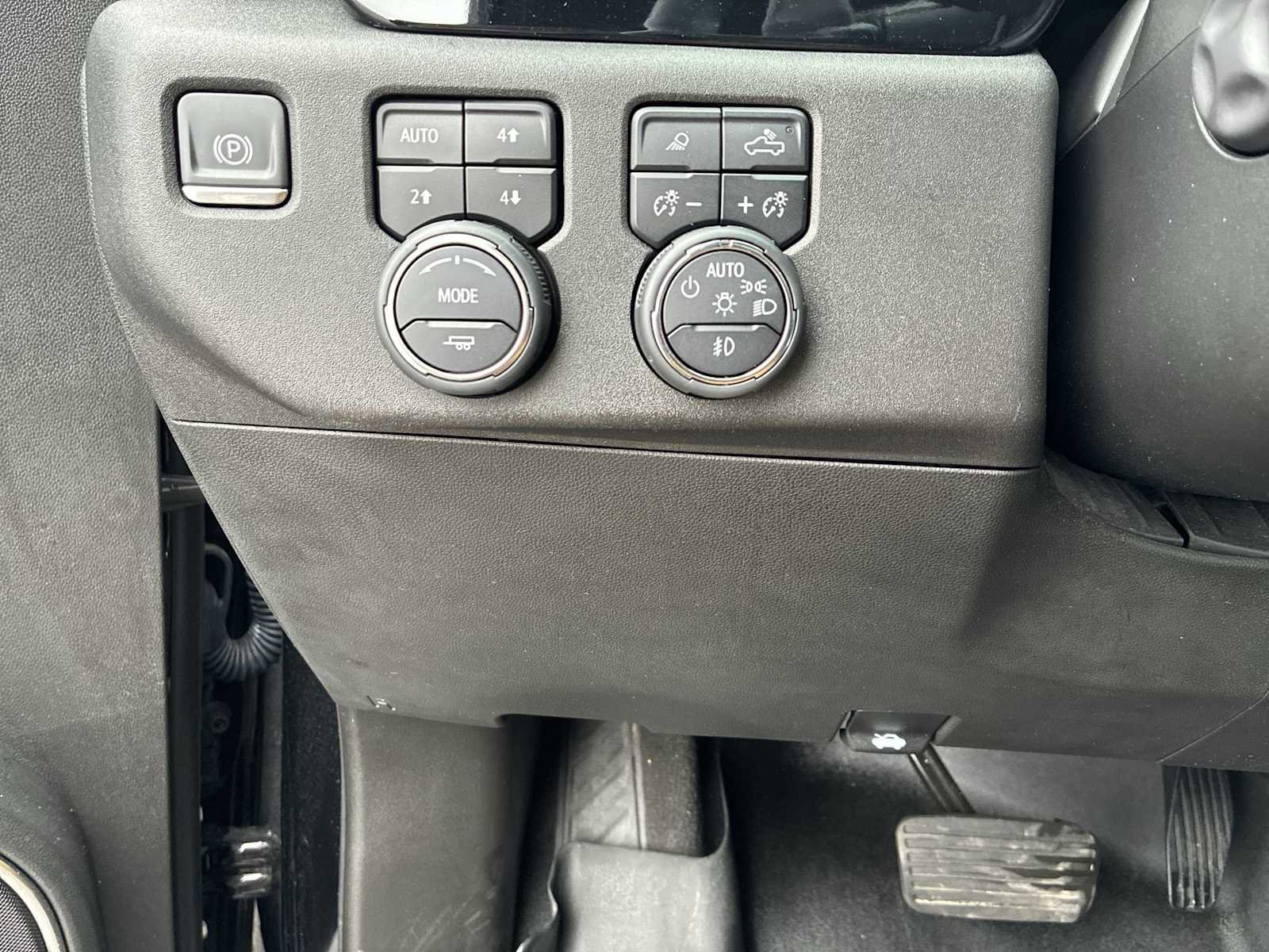 Certified 2023 Chevrolet Silverado 1500 LTZ w/ LTZ Convenience Package II image 18