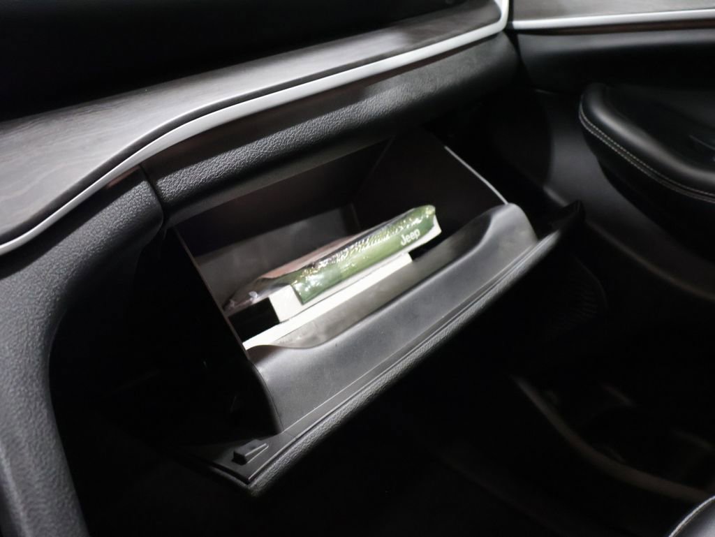 Certified 2023 Jeep Grand Cherokee Limited w/ Black Appearance Package image 30