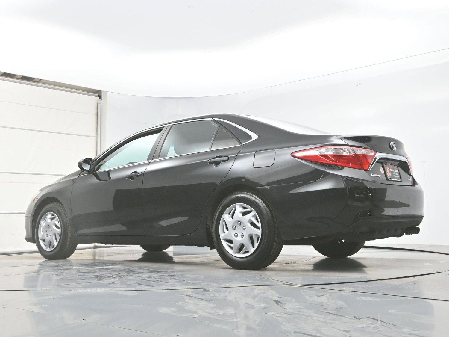 Used 2015 Toyota Camry LE FWD image 27
