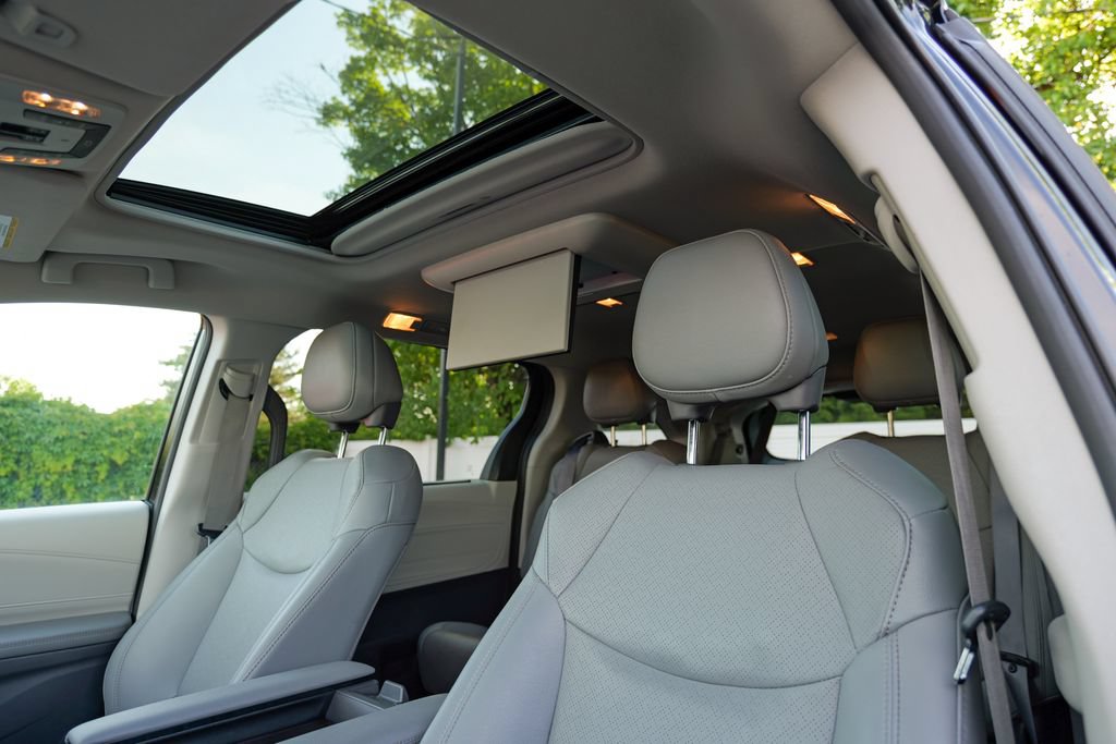 Used 2023 Toyota Sienna Limited AWD/4WD image 22