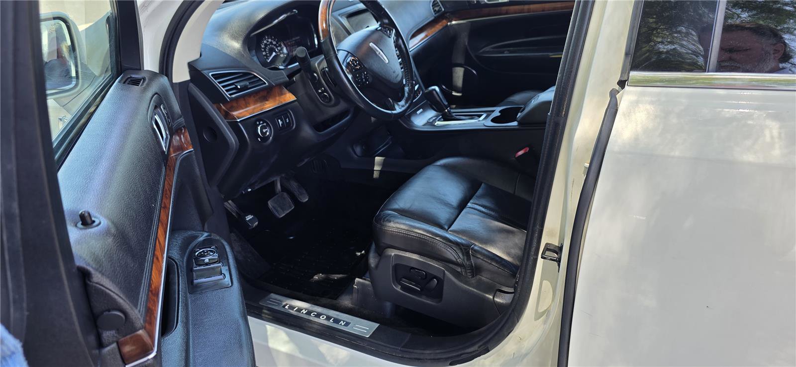 Used 2013 Lincoln MKT AWD image 15