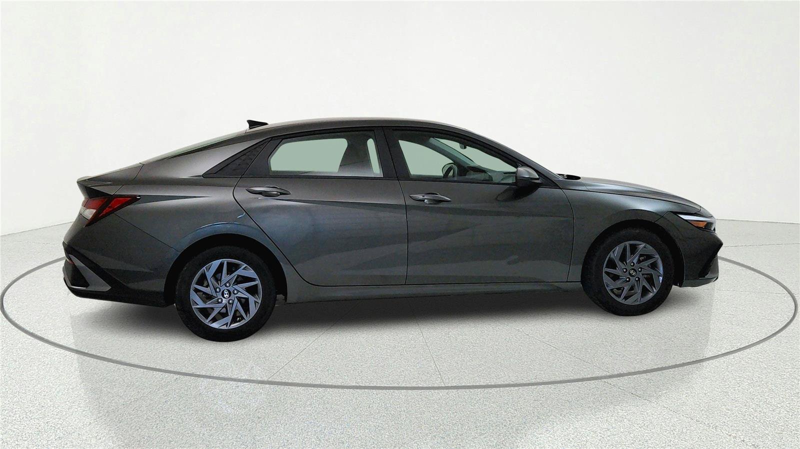 Used 2024 Hyundai Elantra SEL FWD image 4