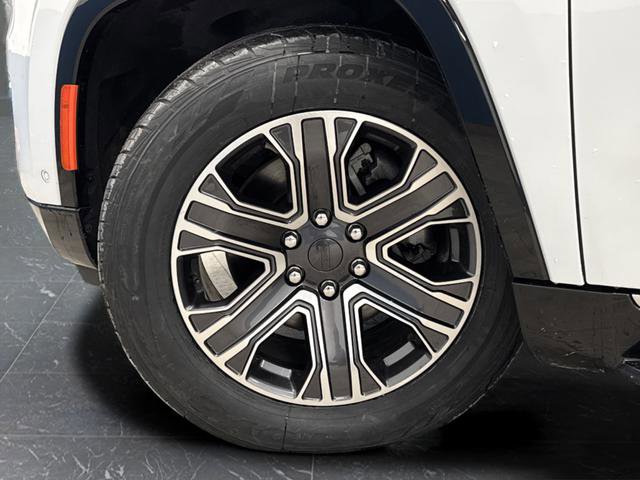 Used 2024 Jeep Wagoneer L Series II w/ Convenience Group I image 39