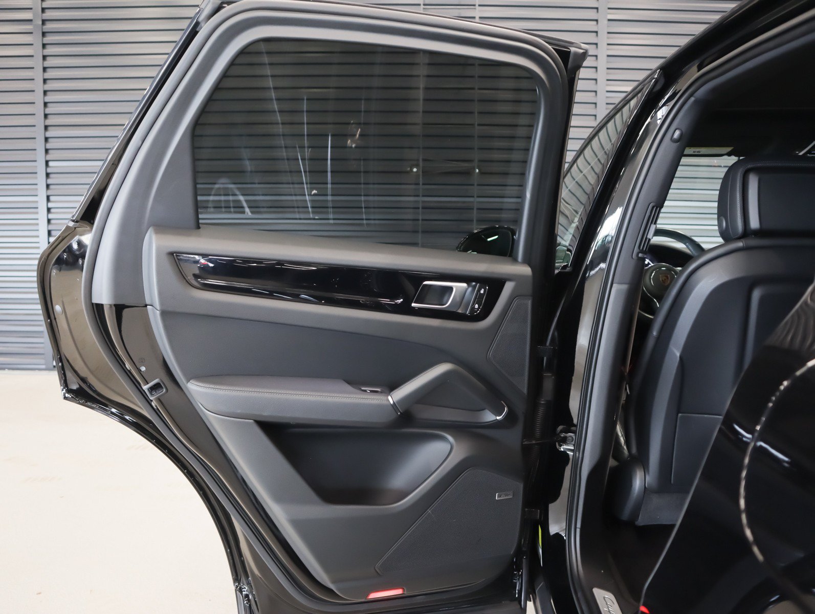 Certified 2023 Porsche Cayenne Platinum Edition AWD/4WD image 22