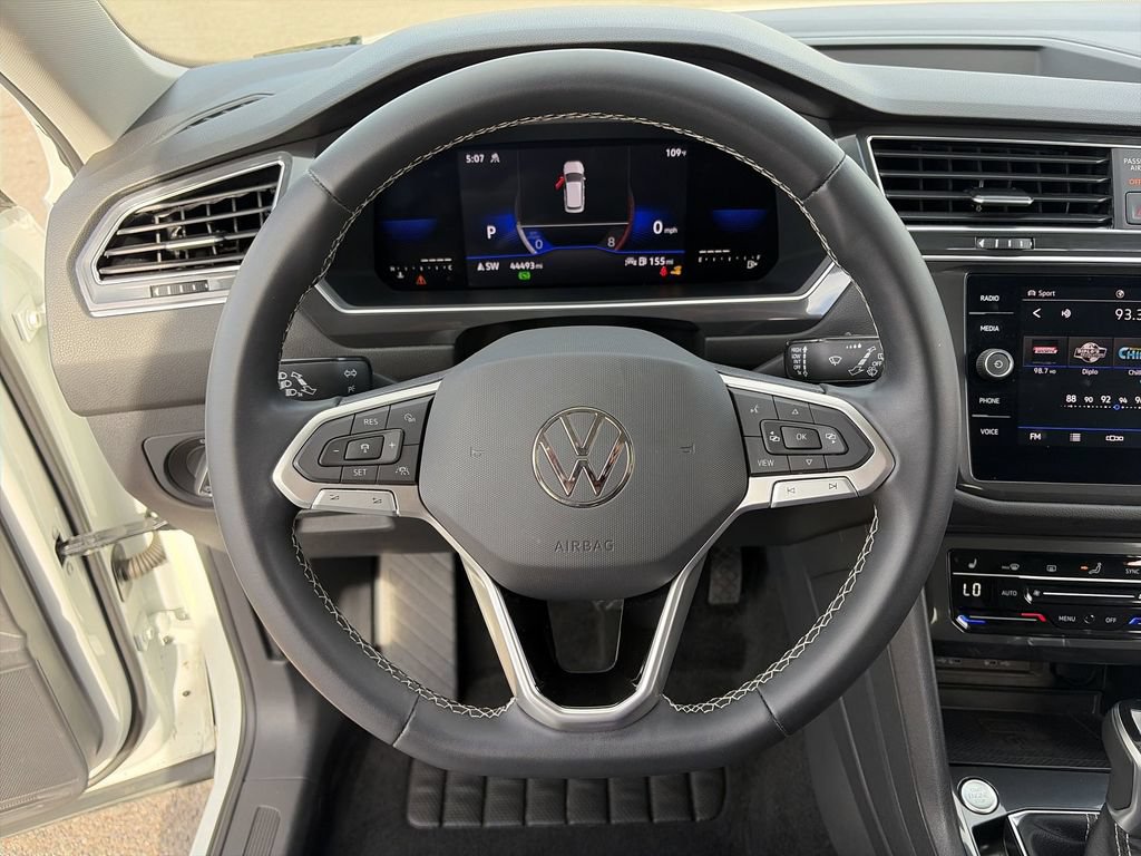 Used 2022 Volkswagen Tiguan SE AWD/4WD image 17
