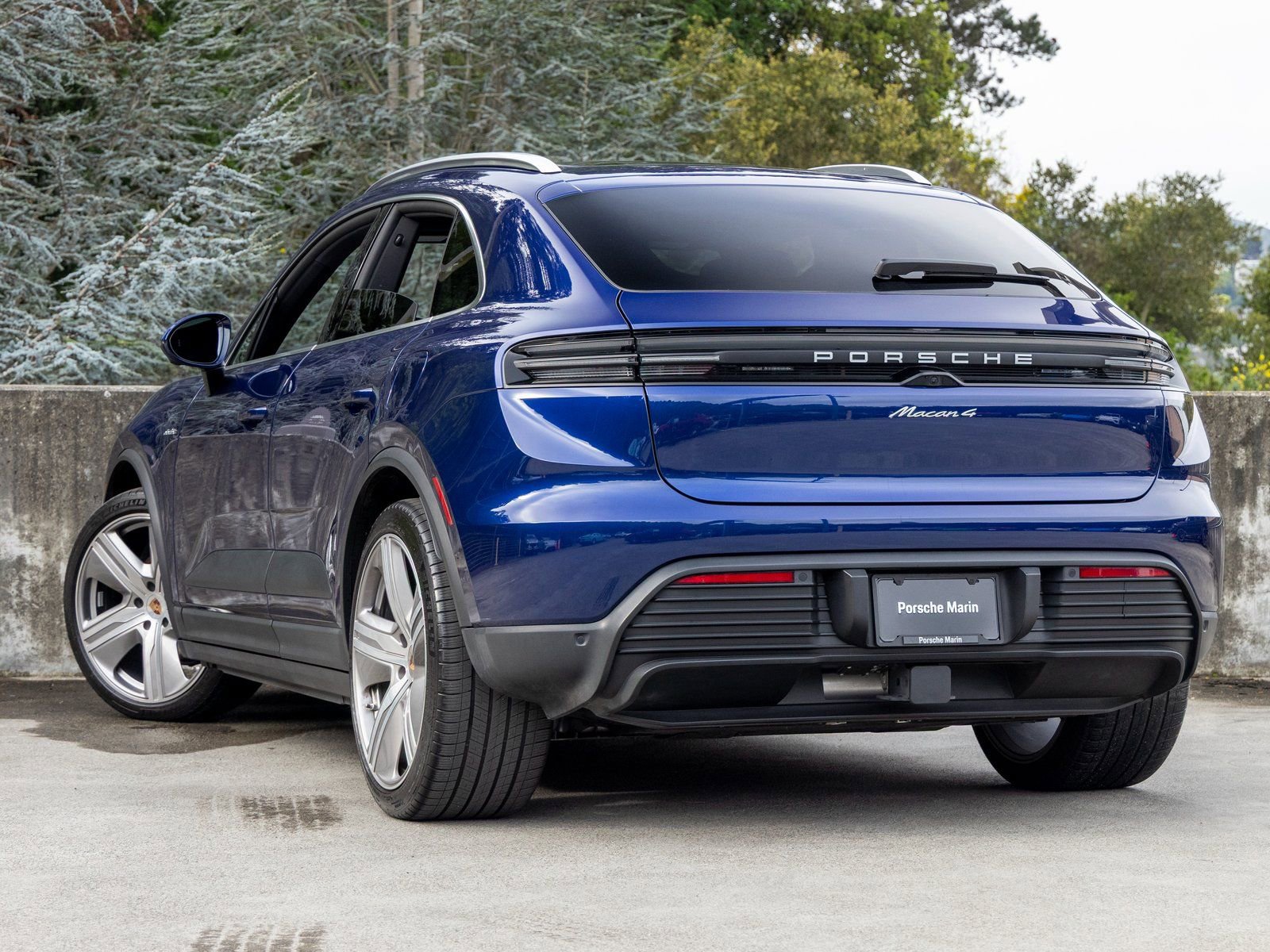 Used 2024 Porsche Macan 4 Electric image 3