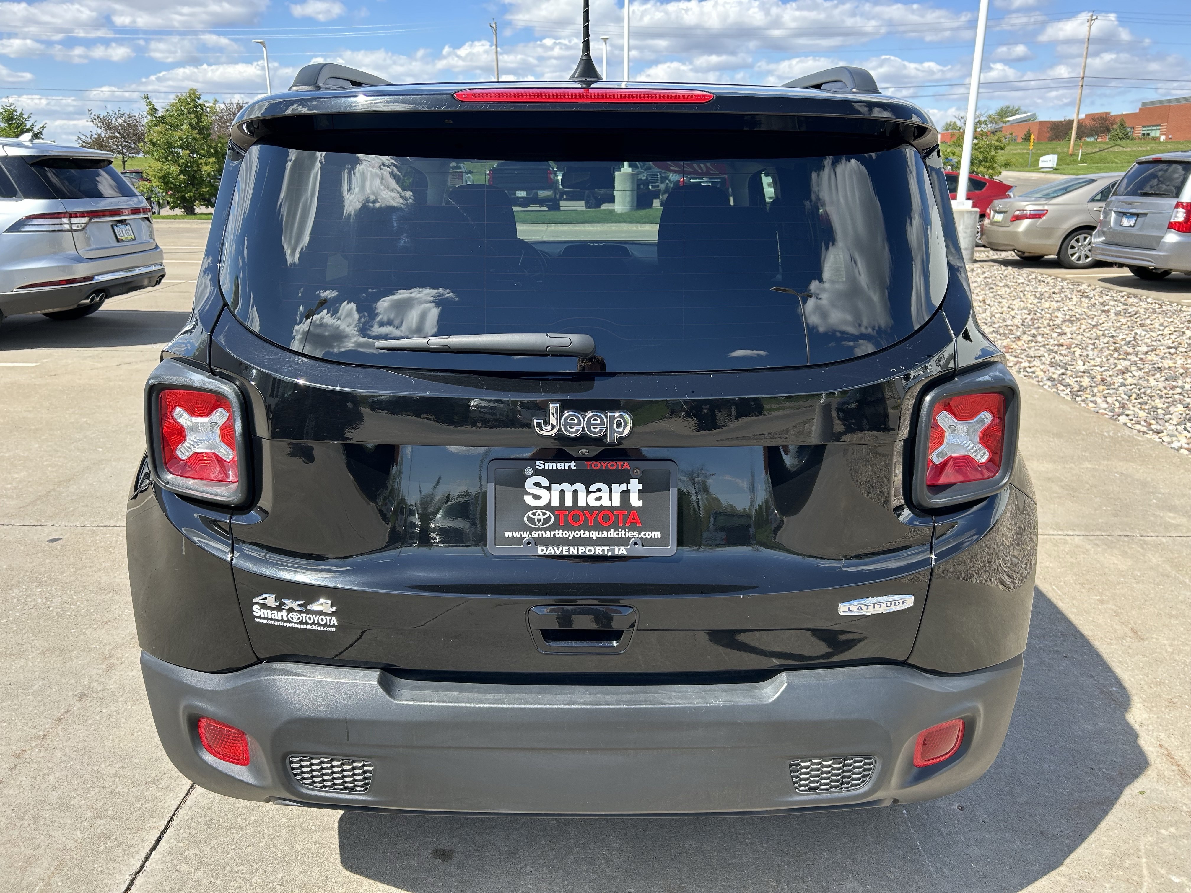 Used 2022 Jeep Renegade Latitude w/ Convenience Group AWD/4WD image 5