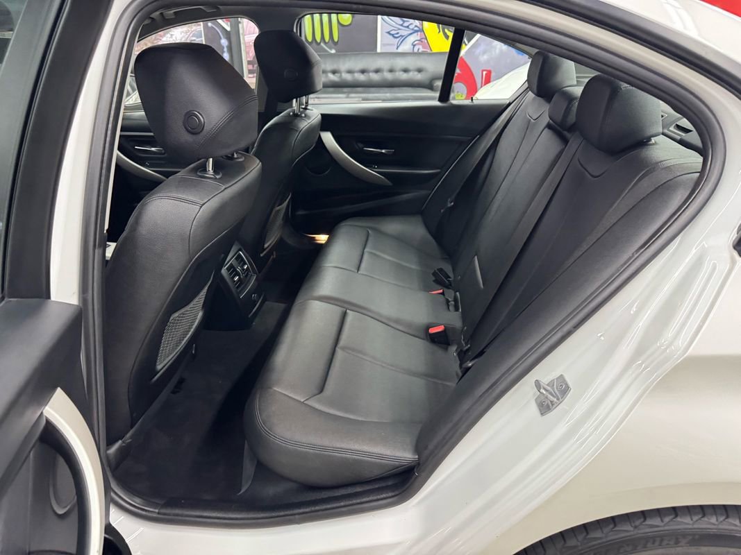 Used 2018 BMW 320i xDrive Sedan w/ Convenience Package image 13