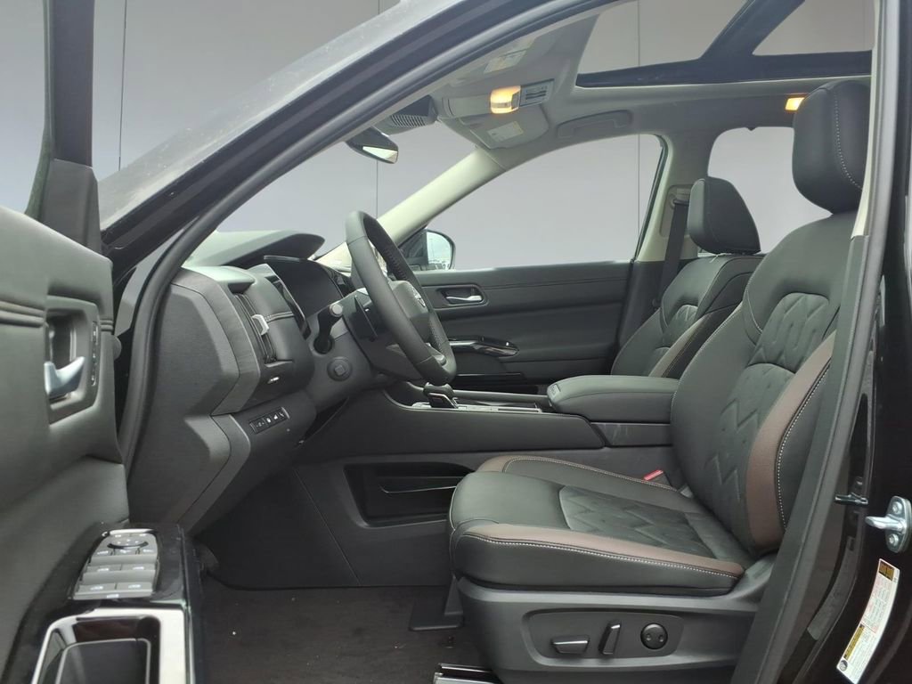 New 2026 Nissan Pathfinder Platinum w/ Cargo Package FWD image 15