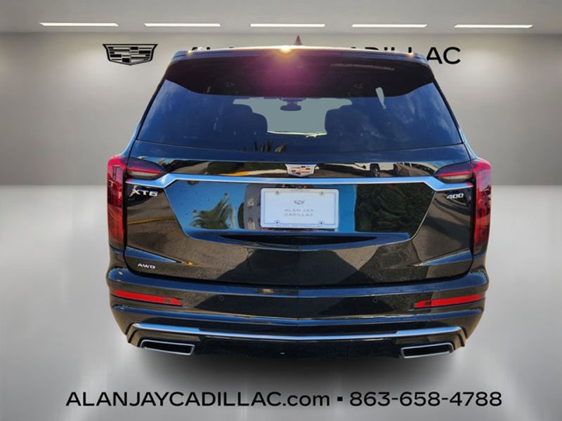 Used 2025 Cadillac XT6 Premium Luxury image 4