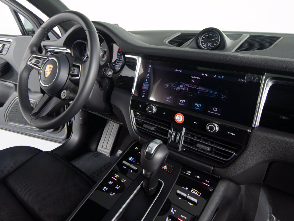 Certified 2026 Porsche Macan AWD/4WD image 35