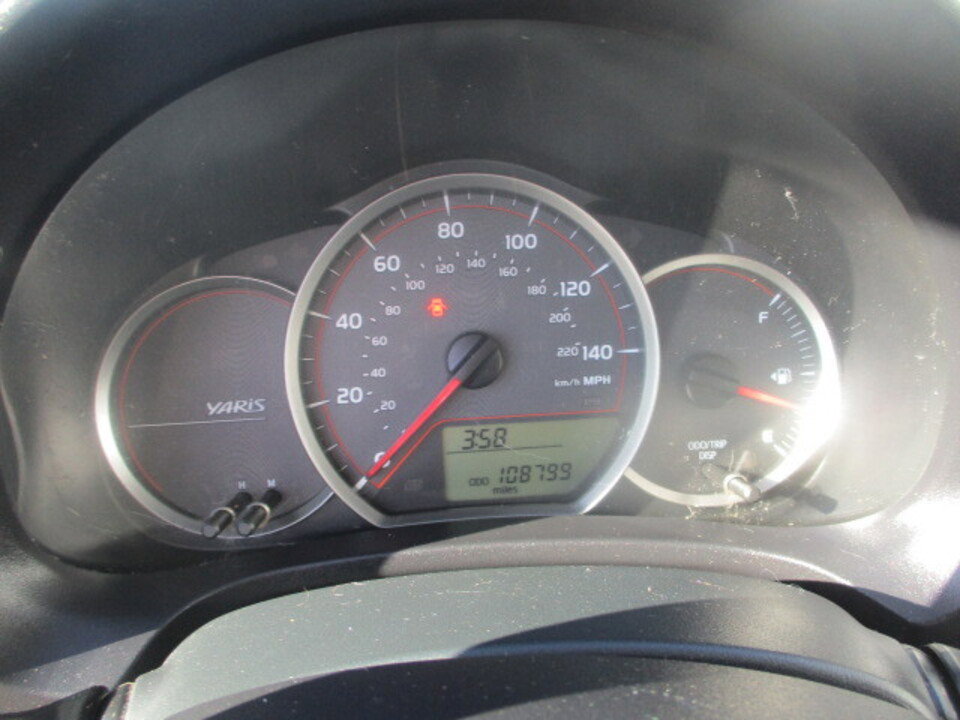 Used 2014 Toyota Yaris LE image 15