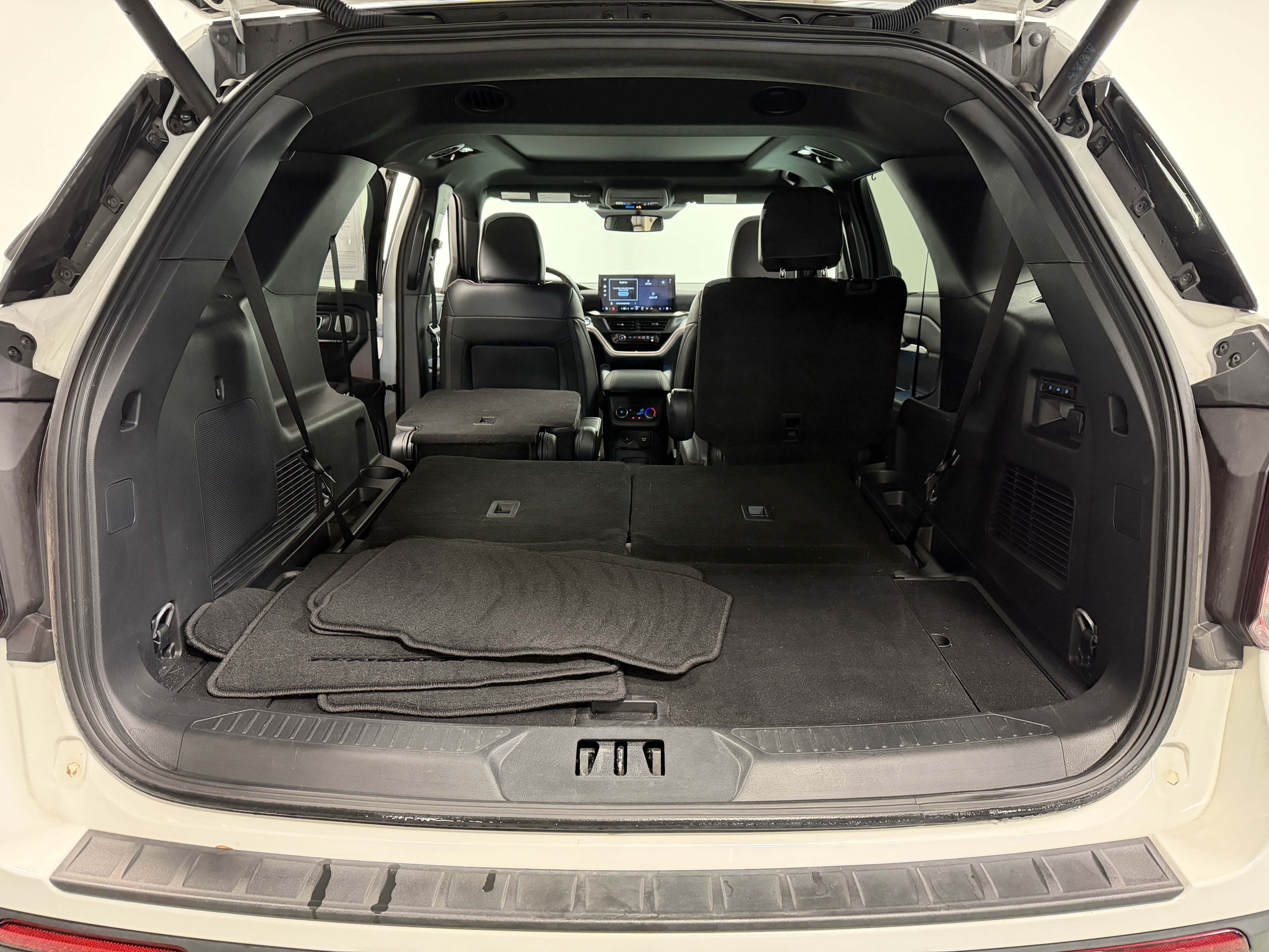 Used 2025 Ford Explorer ST image 30