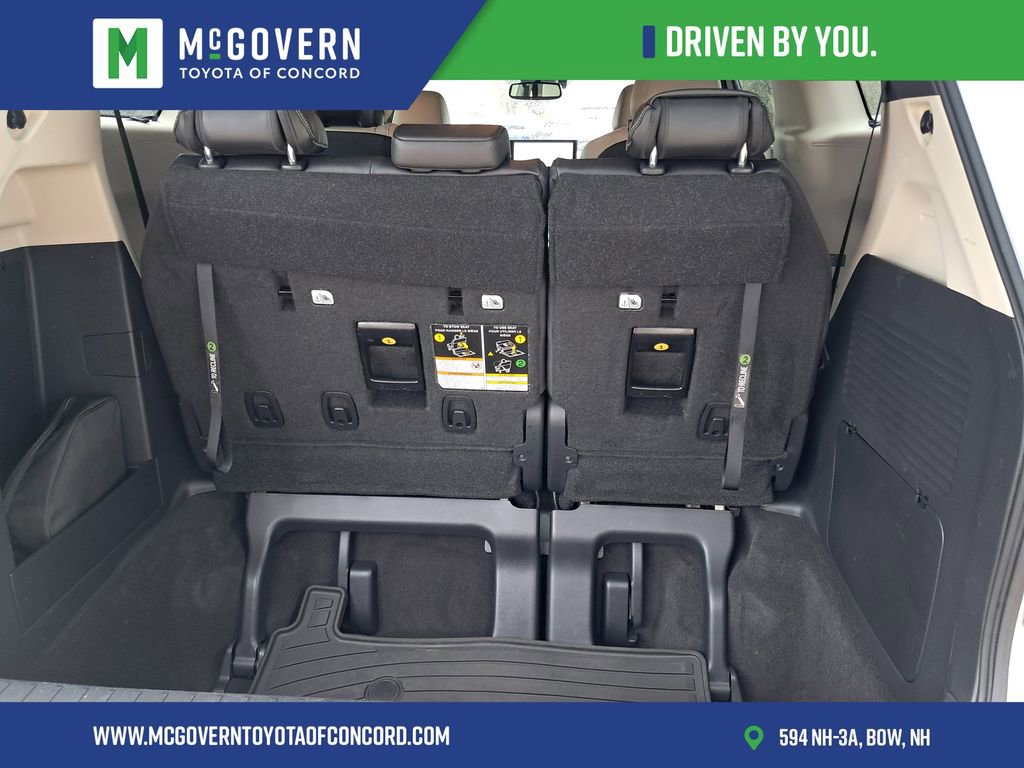 Used 2025 Toyota Sienna Platinum AWD/4WD image 4