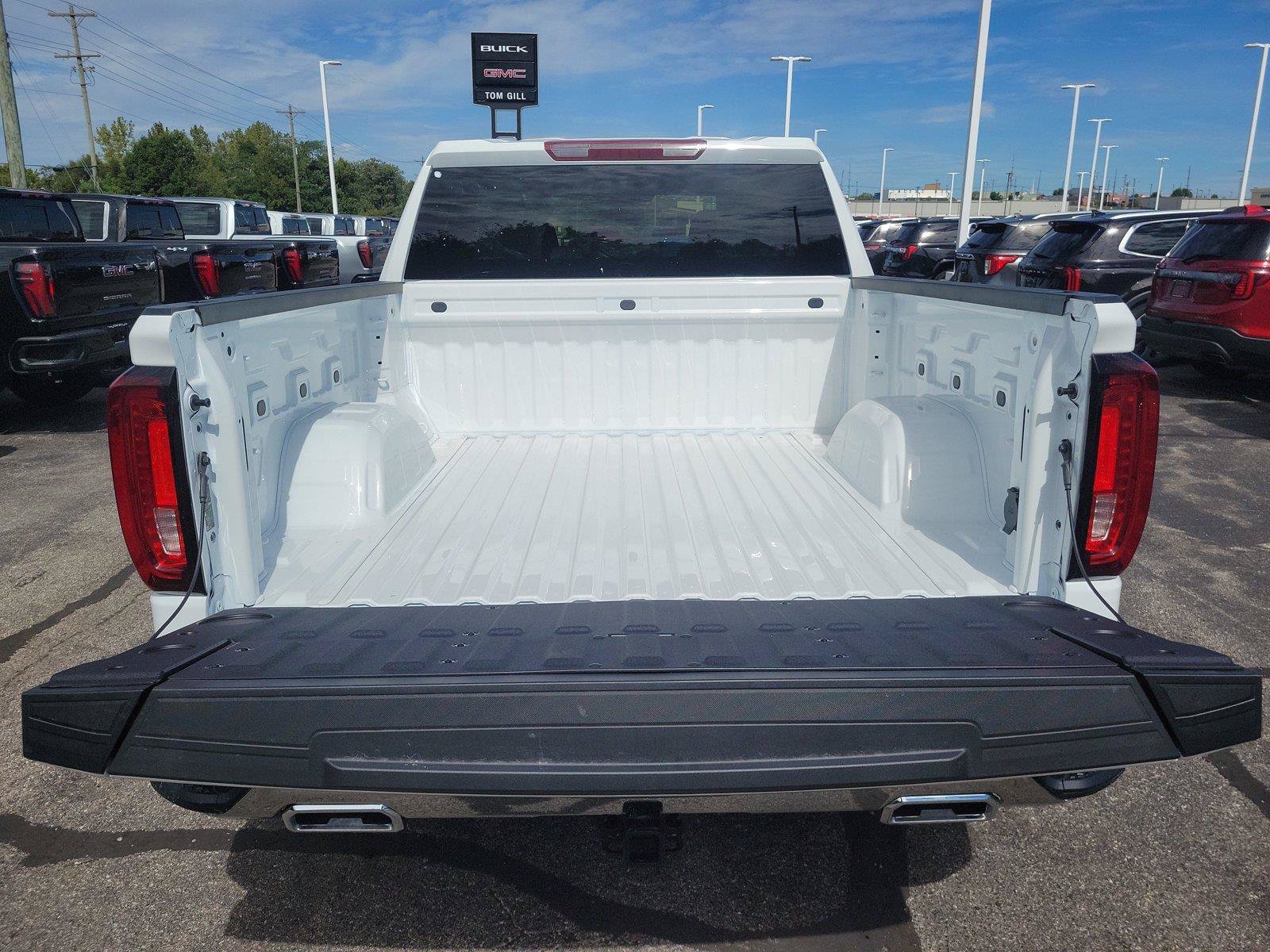 New 2026 GMC Sierra 1500 SLT w/ SLT Premium Package AWD/4WD image 7