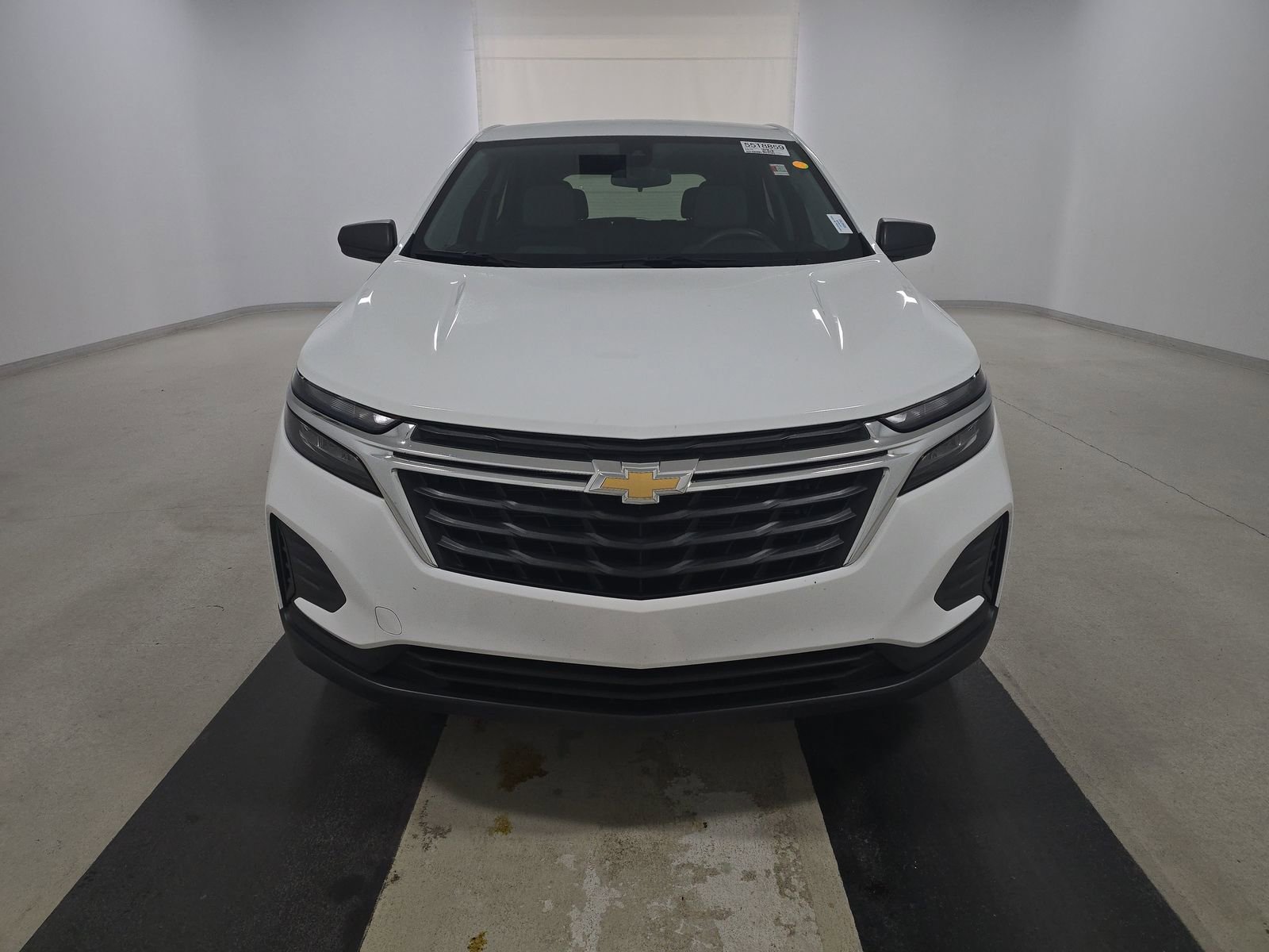 Used 2022 Chevrolet Equinox LS image 2