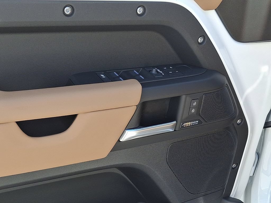 New 2026 Land Rover Defender 110 X-Dynamic SE AWD/4WD image 8