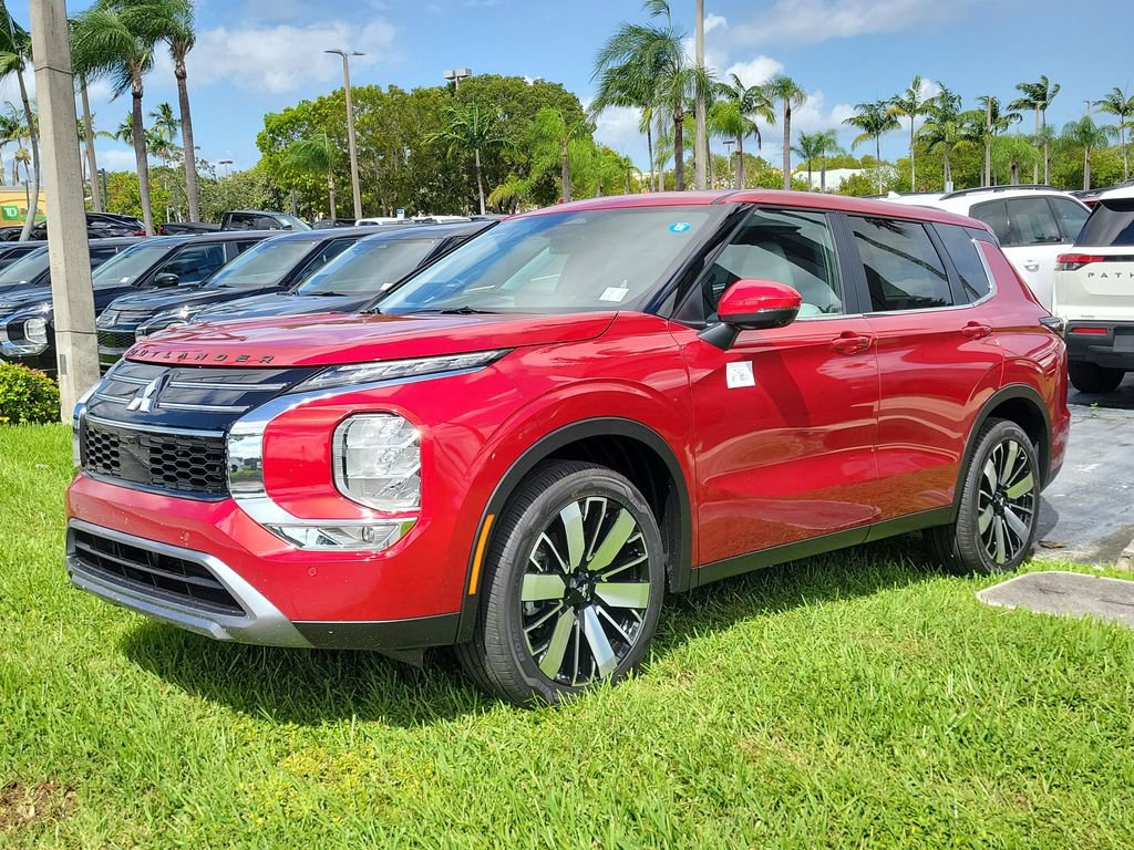 New 2025 Mitsubishi Outlander SE image 2