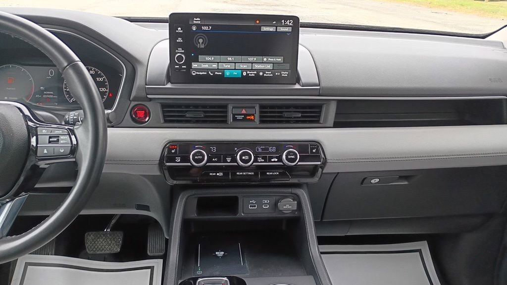 Used 2023 Honda Pilot Touring image 12