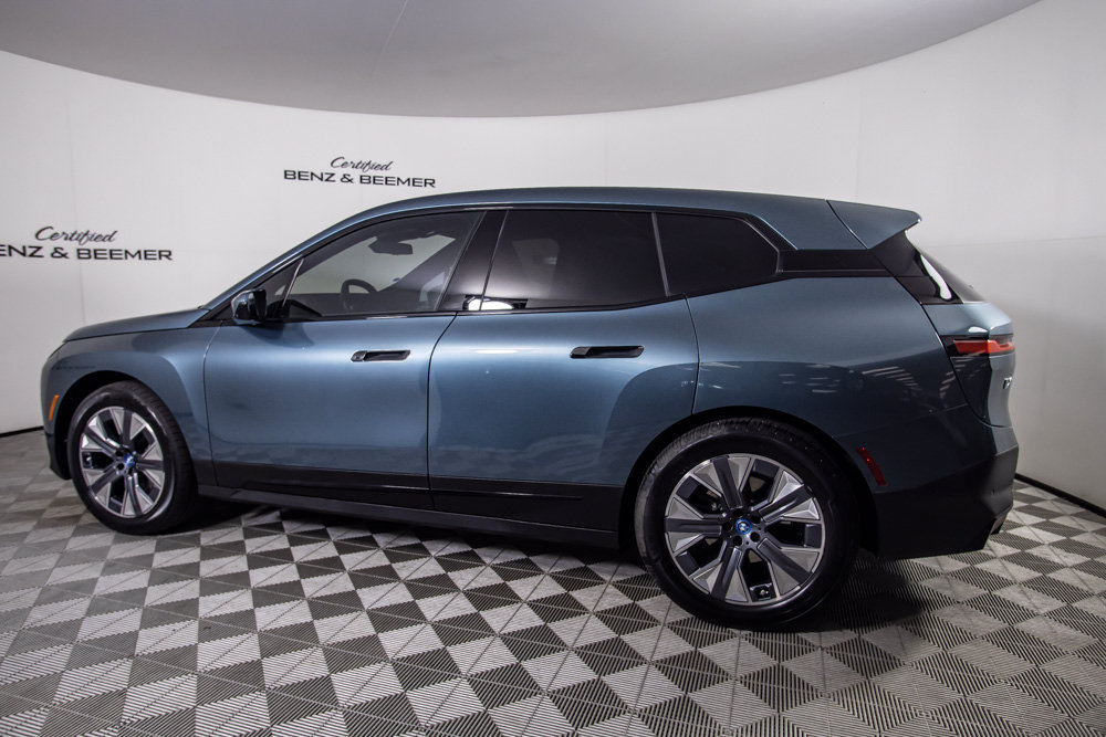 Used 2024 BMW iX xDrive50 w/ Premium Package AWD/4WD image 11