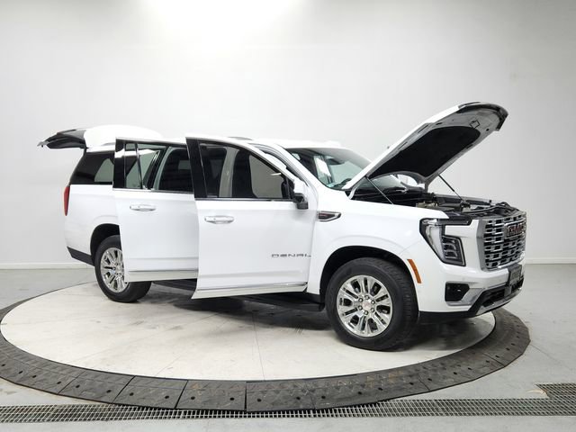 Used 2025 GMC Yukon XL Denali image 9